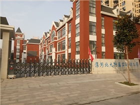 漯河北大附屬實(shí)驗(yàn)幼兒園采用華捷盛智能電動(dòng)伸縮門