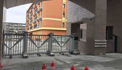 鄭州市建設(shè)路第二小學采用華捷盛智能伸縮門等產(chǎn)品