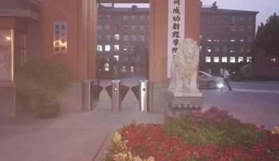 熱烈慶賀鞏義市成功學(xué)院東校區(qū)采用華捷盛智能伸縮門、通道閘